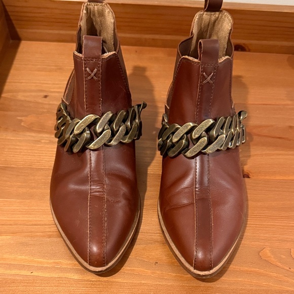 Kelsie Dagger Brown Leather Chain Loafers - Picture 4 of 4